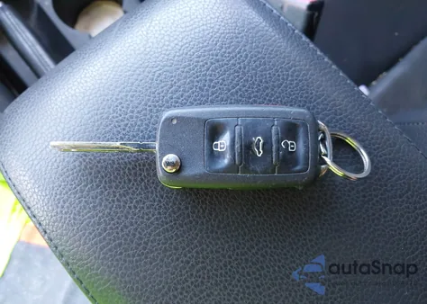 2010 Volkswagen Jetta Limited Edition из США, поврежденный, VIN 3VWRX7AJ9AM165284